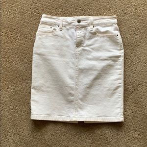 White denim skirt